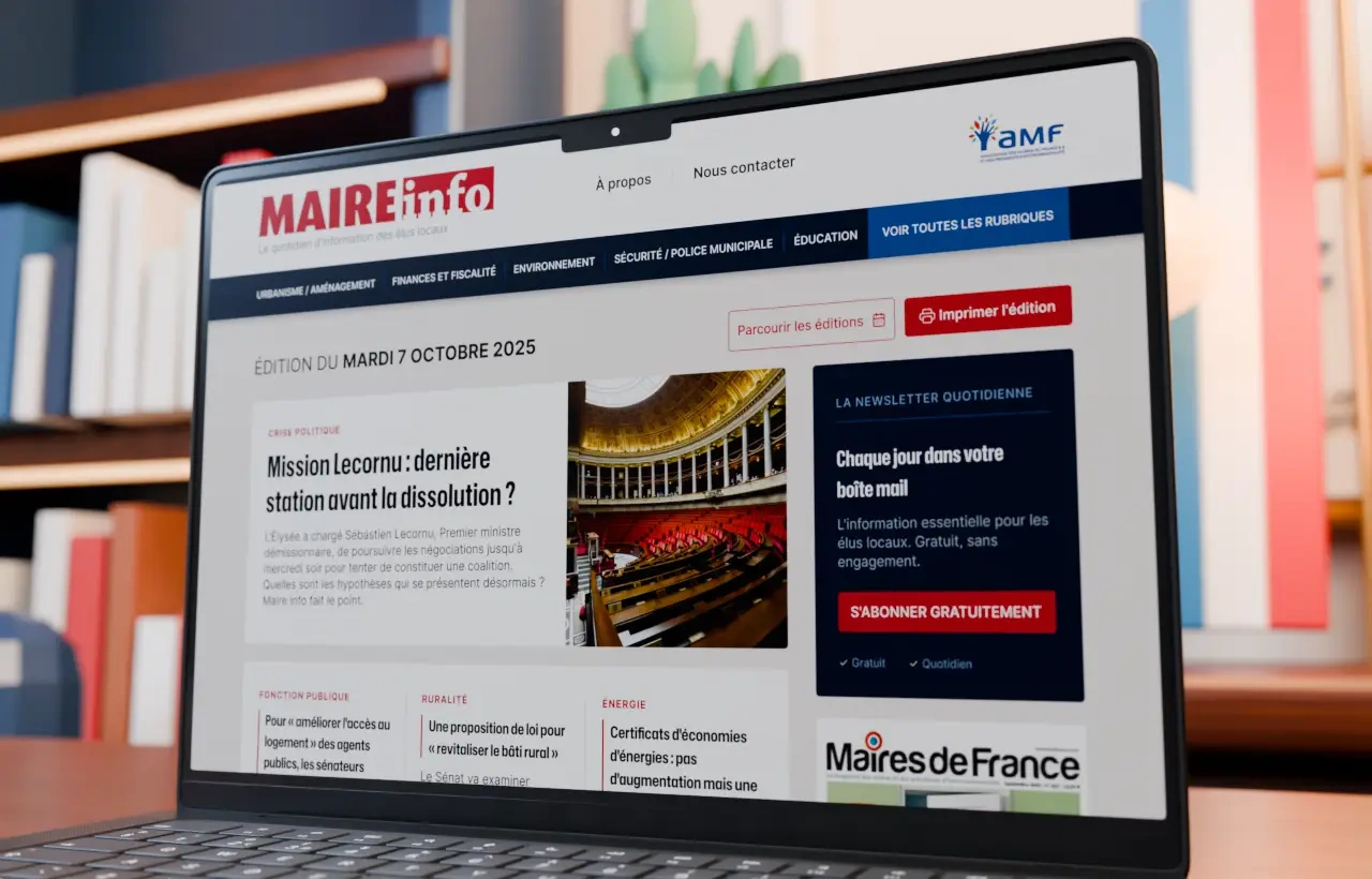 Page d’accueil de Maire info redessinée sur un ordinateur portable : bandeau, ligne d’édition datée et article à la une.