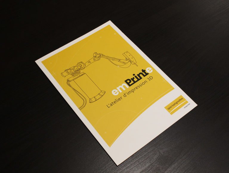 Bir 3D baskı atölyesi için tasarlanmış, modern tasarımı vurgulayan, robotik kol illüstrasyonlu sarı poster.