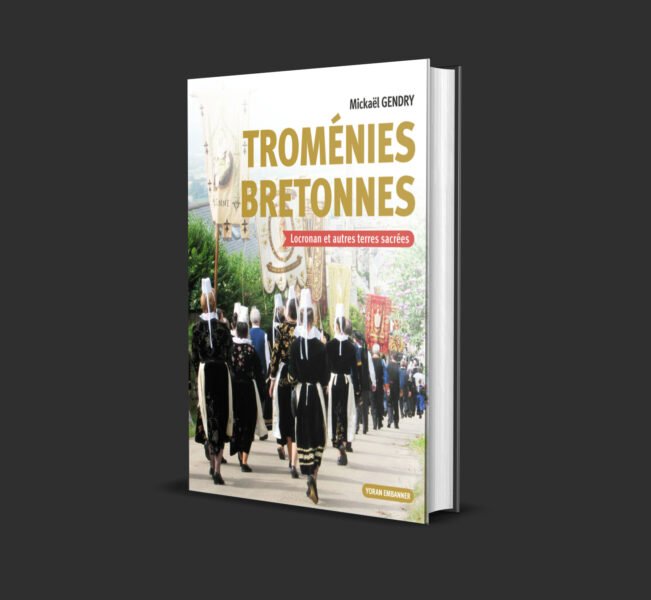 Troménies Bretonnes book cover illustrating a traditional procession with elegant graphic design.