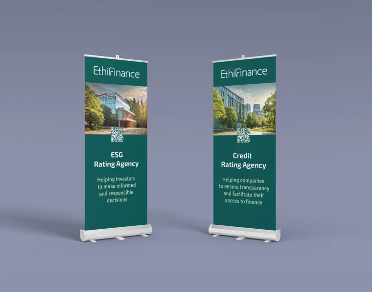 Deux roll-ups de l'agence Ethifinance avec design moderne pour la communication visuelle en finance durable.